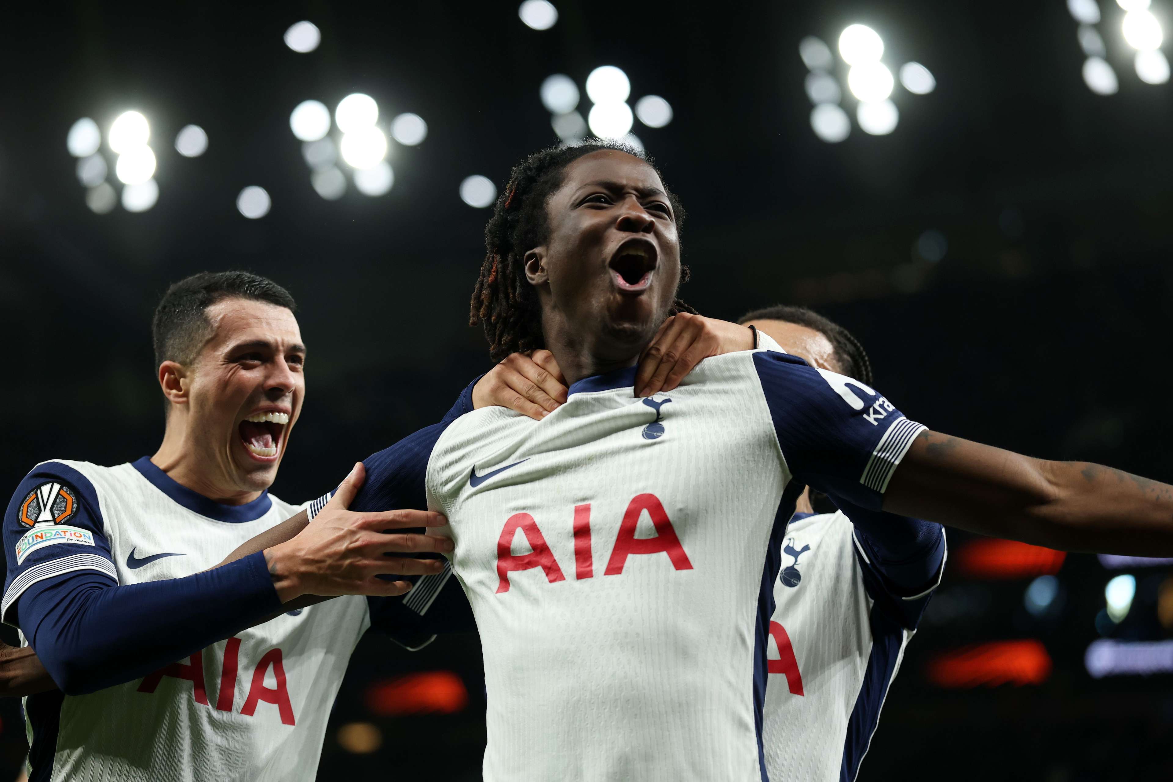 中超爭冠組第15輪河北華夏幸福1-3廣州恒大 韋世豪替補上場進球+造點吳少聰打入處子球.